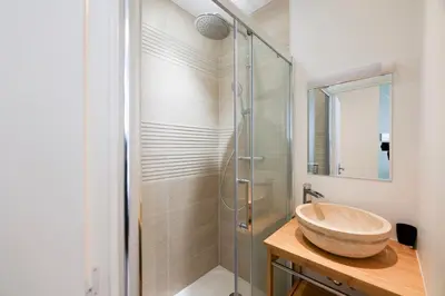 Salle de bains dans l'établissement Nets Inn Apartments - Saint Lazare