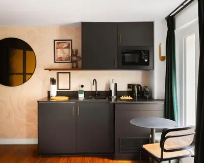 Cuisine ou kitchenette dans l'établissement Limehome Paris Montmartre