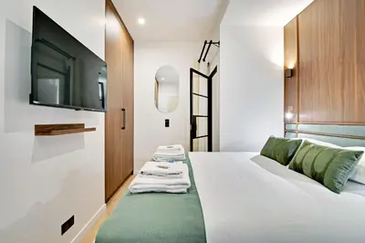 Un ou plusieurs lits dans un hébergement de l'établissement Spacious Apartment - 3BDR-6P