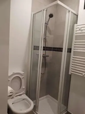 Salle de bains dans l'établissement Appartement - Paris 20