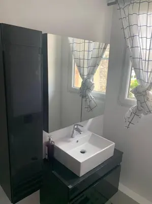 Salle de bains dans l'établissement MA - Maison 10 min PARIS EXPOS - 8 chambres