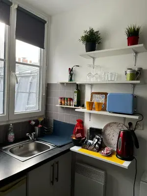 Cuisine ou kitchenette dans l'établissement Cosy studio Paris Opera with lift Ascenseur