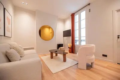 Télévision ou salle de divertissement dans l'établissement Lovely Flat in the marais