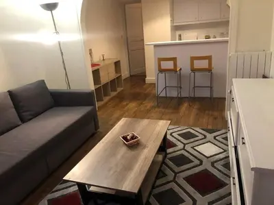 Coin salon dans l'établissement Beautiful apartment,near center