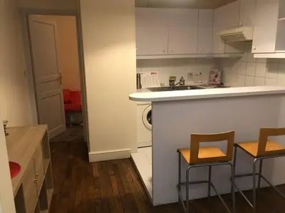 Cuisine ou kitchenette dans l'établissement Beautiful apartment,near center