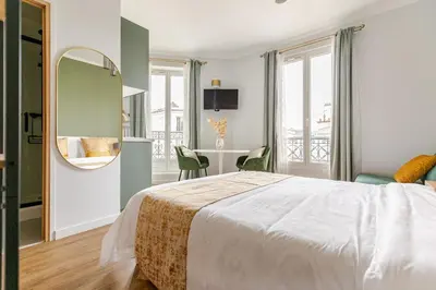 Un ou plusieurs lits dans un hébergement de l'établissement Studio de charme parisien