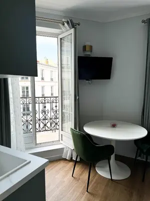 Télévision ou salle de divertissement dans l'établissement Studio de charme parisien