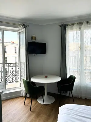 Télévision ou salle de divertissement dans l'établissement Studio de charme parisien