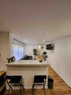 Télévision ou salle de divertissement dans l'établissement Superbe appartement à 8 minutes de la nation.