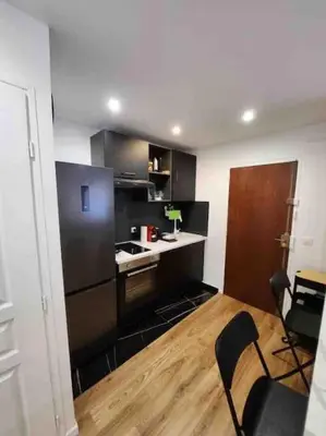 Cuisine ou kitchenette dans l'établissement Superbe appartement à 8 minutes de la nation.