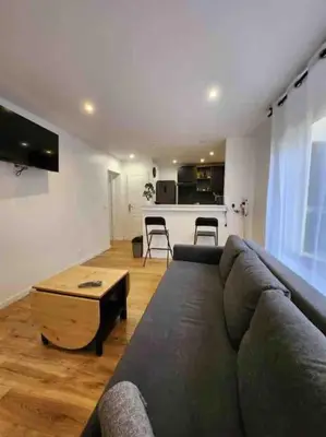 Cuisine ou kitchenette dans l'établissement Superbe appartement à 8 minutes de la nation.