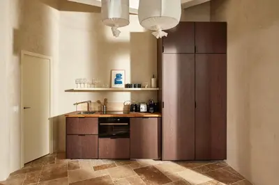 Cuisine ou kitchenette dans l'établissement Cosy 1BR with outside space neighboring Le Marais