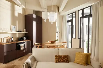 Cuisine ou kitchenette dans l'établissement Cosy 1BR with outside space neighboring Le Marais