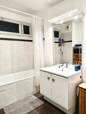Salle de bains dans l'établissement Proche stade de France avec parking
