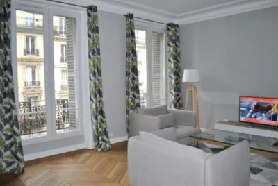 Télévision ou salle de divertissement dans l'établissement Appartement de 80 m² proche Gare du Nord