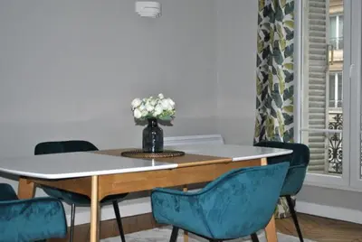 Coin salon dans l'établissement Appartement de 80 m² proche Gare du Nord