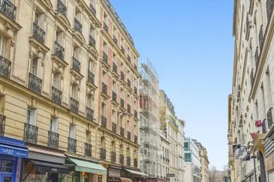Vue générale sur Paris ou vue de la ville depuis l'appartement