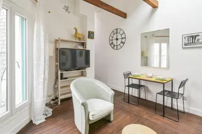 Télévision ou salle de divertissement dans l'établissement Appartement Surcouf - Welkeys
