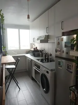 Cuisine ou kitchenette dans l'établissement Sunny Flat in Paris
