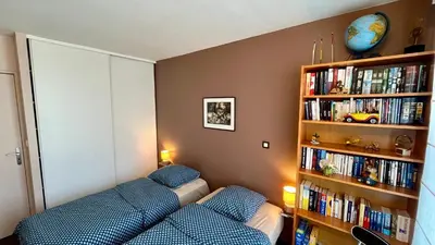 Bibliothèque dans l'appartement