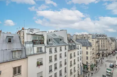 Vue générale sur Paris ou vue de la ville depuis l'appartement