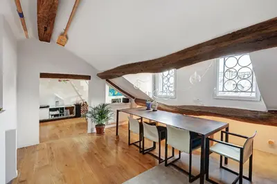 Cuisine ou kitchenette dans l'établissement Pretty Parisian Penthouse