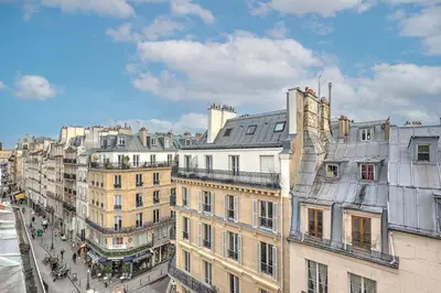 Vue générale sur Paris ou vue de la ville depuis l'appartement