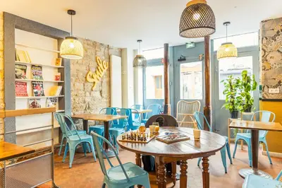 Coin salon dans l'établissement Young and Happy Latin Quarter by Hiphophostels
