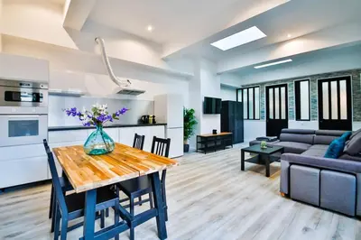 Coin salon dans l'établissement Jolie appartement près du métro