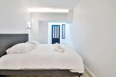 Un ou plusieurs lits dans un hébergement de l'établissement Jolie appartement près du métro