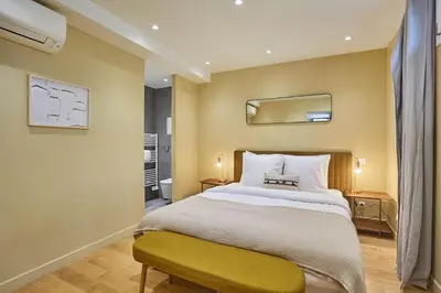 Un ou plusieurs lits dans un hébergement de l'établissement Apartment Center of Paris by Studio prestige