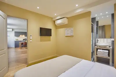 Un ou plusieurs lits dans un hébergement de l'établissement Apartment Center of Paris by Studio prestige