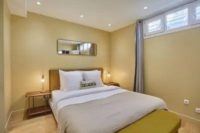 Un ou plusieurs lits dans un hébergement de l'établissement Apartment Center of Paris by Studio prestige