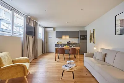 Cuisine ou kitchenette dans l'établissement Apartment Center of Paris by Studio prestige