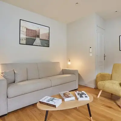 Apartment Center of Paris by Studio prestige