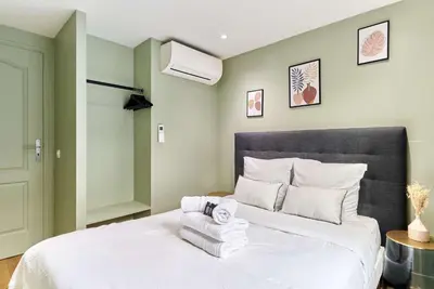 Un ou plusieurs lits dans un hébergement de l'établissement Apartment Center of Paris by Studio prestige