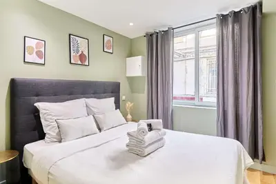 Un ou plusieurs lits dans un hébergement de l'établissement Apartment Center of Paris by Studio prestige