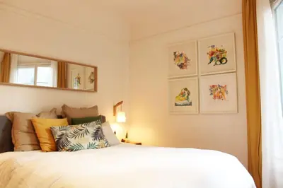 Un ou plusieurs lits dans un hébergement de l'établissement Paris Langeac Apartments
