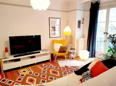 Télévision ou salle de divertissement dans l'établissement Paris Langeac Apartments