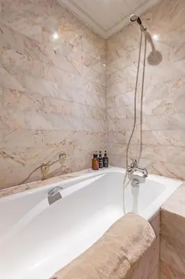 Salle de bains dans l'établissement Arc de triomphe studio charme authentique