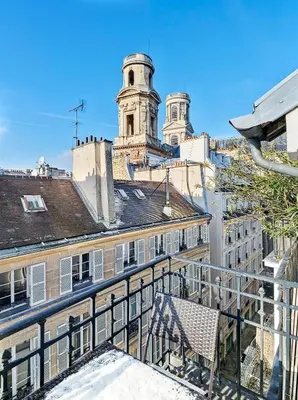 Vue générale sur Paris ou vue de la ville depuis l'appartement