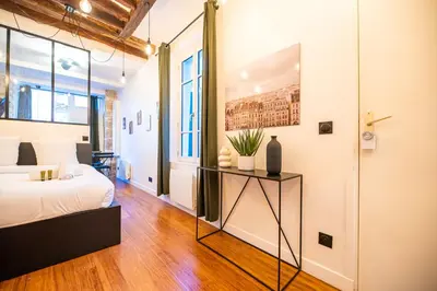 Un ou plusieurs lits dans un hébergement de l'établissement Lovely apartment in Paris -