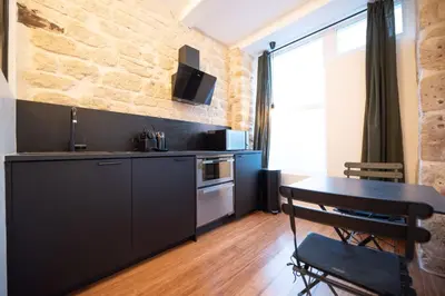 Cuisine ou kitchenette dans l'établissement Lovely apartment in Paris -