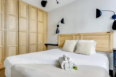 Un ou plusieurs lits dans un hébergement de l'établissement L'Atelier - Loft rénové en souplex - Tour Eiffel