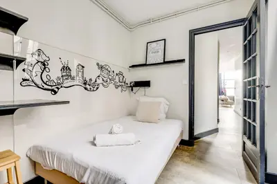 Un ou plusieurs lits dans un hébergement de l'établissement L'Atelier - Loft rénové en souplex - Tour Eiffel