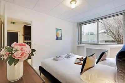 Un ou plusieurs lits dans un hébergement de l'établissement Beautiful apartment 4P/1BR Champs Elysées