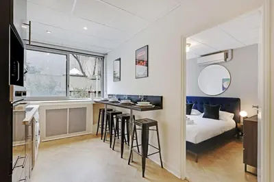 Un ou plusieurs lits dans un hébergement de l'établissement Beautiful apartment 4P/1BR Champs Elysées