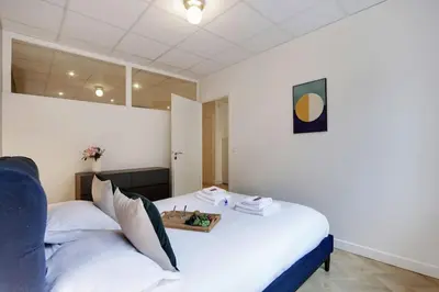 Un ou plusieurs lits dans un hébergement de l'établissement Beautiful apartment 4P/1BR Champs Elysées