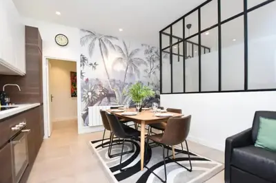 Cuisine ou kitchenette dans l'établissement Charming Apartment -3BR/6P-Gare du Nord/Montmartre