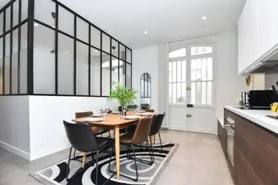 Cuisine ou kitchenette dans l'établissement Charming Apartment -3BR/6P-Gare du Nord/Montmartre